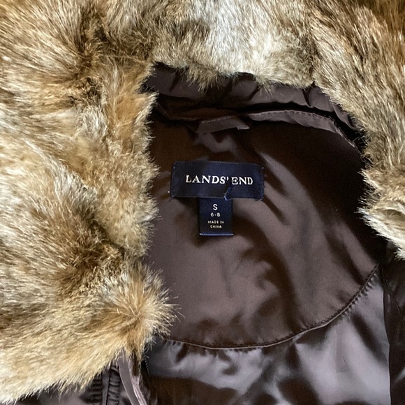 Lands' End Jackets & Blazers - Ladies size small Lands’ End down puffer coat with detachable faux fur collar.